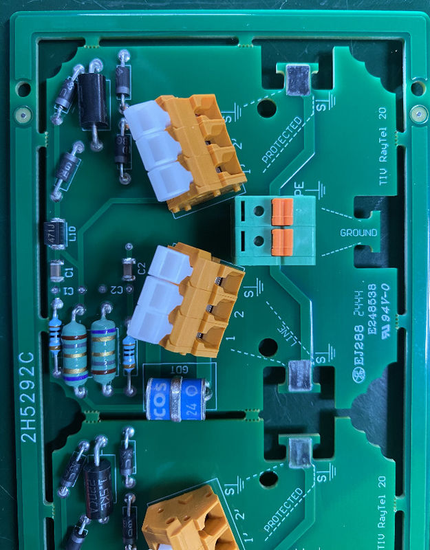 Συσκευές τηλεπικοινωνιών Κουπράνια PCB με LW/LS Min. 0,05 mm και μαύρο χρώμα μεταξοειδούς