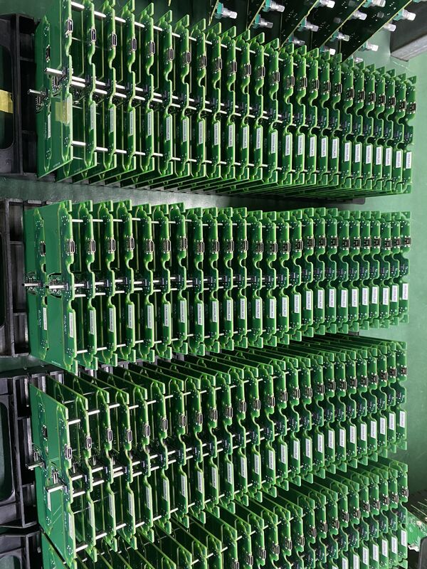 Ανθρακός 4OZ Βιομηχανική συναρμολόγηση PCB προσαρμοσμένη Ναι Λύσεις για σύνθετες ηλεκτρονικές εφαρμογές και ανθεκτικές πλακέτες κυκλωμάτων