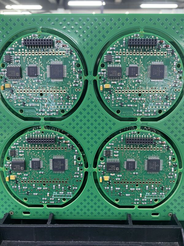 Min Πύργος χώρος 0.3mm Στροφή μικρότερη από 0.5mm Βιομηχανική PCB Επεξεργασία Max PCB Μέγεθος 600 από 1200mm Βελτιστοποιημένο για σύνθετες διαμορφώσεις PCB